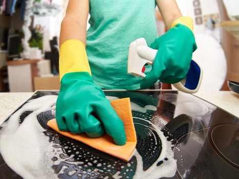 Reliable cleaner working in a W1S commercial space